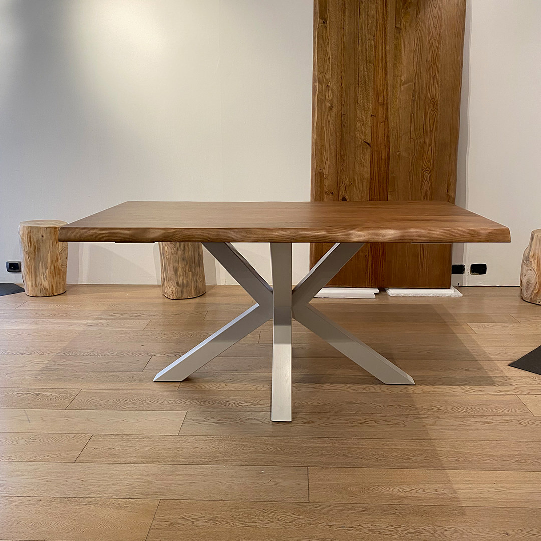 Tavolo in legno massello di castagno. Isabel  Falegnameria900 - Mobili in  legno su misura